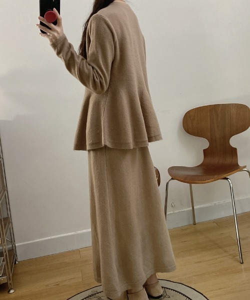 Diosfront（ディオスフロント）の「ペプラムフレアニットカーディガンセットアップ（セットアップ・レディース・ブラック/モカ/ダークブラウン/レッド・FREE）」の8枚目の写真