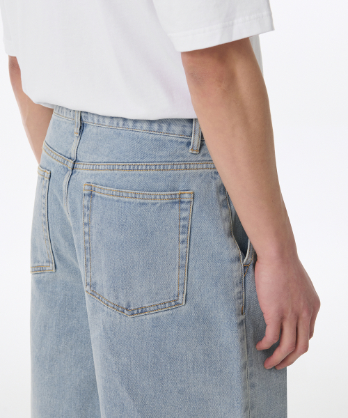 MUSINSA STANDARD（ムシンサスタンダード）の「ワンタックワイドデニムショーツ [スカイブルー]（デニムパンツ・メンズ・その他・40/38/42/36/27/28/29/34/32/30/31/33/26）」の5枚目の写真