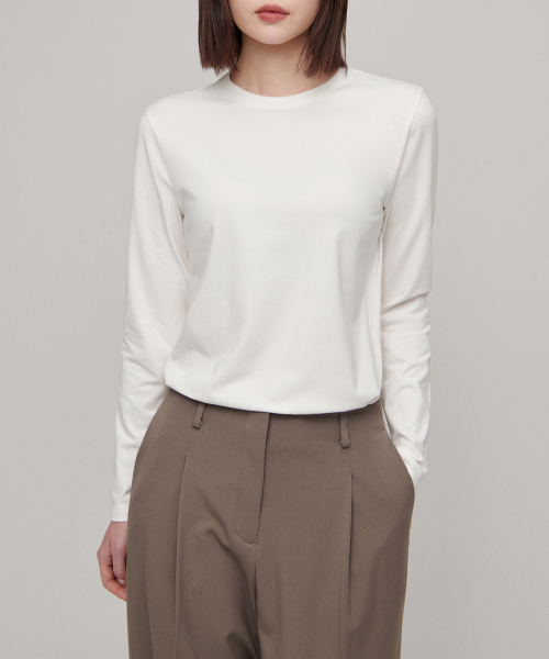 MUSINSA STANDARD WOMAN（ムシンサスタンダードウーマン）の「ウィメンズフレキシブルクルーネック長袖Tシャツ[クリーム]（Tシャツ/カットソー・レディース・その他・SMALL/MEDIUM/LARGE/X-LARGE/X-SMALL）」の6枚目の写真