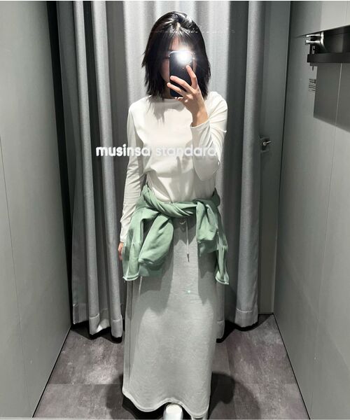MUSINSA STANDARD WOMAN（ムシンサスタンダードウーマン）の「ウィメンズフレキシブルクルーネック長袖Tシャツ[クリーム]（Tシャツ/カットソー・レディース・その他・SMALL/MEDIUM/LARGE/X-LARGE/X-SMALL）」の10枚目の写真