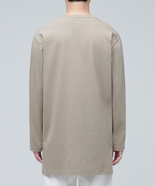 MUSINSA STANDARD（ムシンサスタンダード）の「レイヤードクルーネック長袖Tシャツ_ロング丈 [ダスティベージュ]（Tシャツ/カットソー・メンズ・その他・MEDIUM/X-SMALL/SMALL）」の4枚目の写真