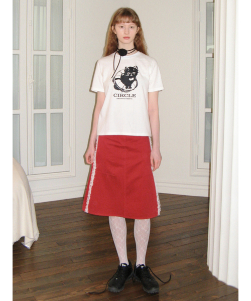 SINOON（シヌーン）の「SIDE FRILL MIDI SKIRT (RED)（スカート・レディース・レッド・SMALL/MEDIUM）」の3枚目の写真