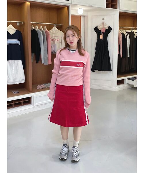 SINOON（シヌーン）の「SIDE FRILL MIDI SKIRT (RED)（スカート・レディース・レッド・SMALL/MEDIUM）」の5枚目の写真