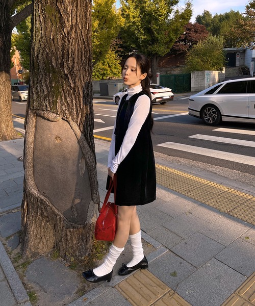 UNE MANSION（ユヌマンション）の「【パーティーLOOKにおすすめ】バックジップアップブラックベルベット襟リボンバルーンミニワンピース（ワンピース・レディース・ブラック・FREE）」の2枚目の写真