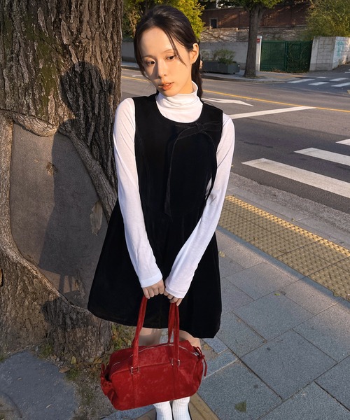 UNE MANSION（ユヌマンション）の「【パーティーLOOKにおすすめ】バックジップアップブラックベルベット襟リボンバルーンミニワンピース（ワンピース・レディース・ブラック・FREE）」の3枚目の写真