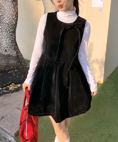 UNE MANSION（ユヌマンション）の「【パーティーLOOKにおすすめ】バックジップアップブラックベルベット襟リボンバルーンミニワンピース（ワンピース・レディース・ブラック・FREE）」の4枚目の写真