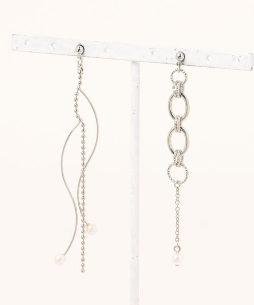 Os accessory（オズアクセサリー）の「Os　-オズ-　【金属アレルギー対応】パールボールチェーンピアス（ピアス（両耳用）・レディース・ゴールド/シルバー・ONE SIZE）」の4枚目の写真