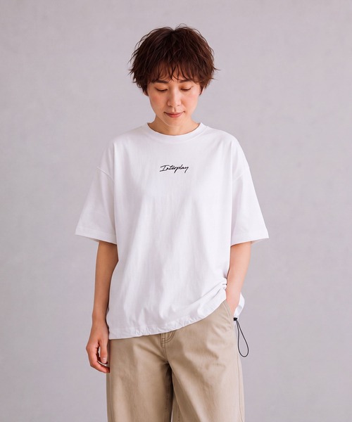 INTERPLAY（インタープレイ）の「【INTERPLAY】Script EMB. LOGO S/S ドローコードTee（Tシャツ/カットソー・メンズ・ホワイト/ブラック・LARGE）」の3枚目の写真