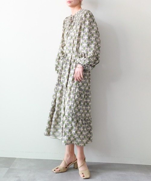 DOLLUPOOPS（ドールアップウップス）の「ジオメトリックプリントティアードワンピース（Tシャツ/カットソー・レディース・グリーン/ブラック・FREE）」の2枚目の写真