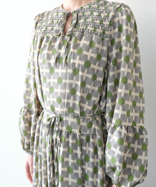 DOLLUPOOPS（ドールアップウップス）の「ジオメトリックプリントティアードワンピース（Tシャツ/カットソー・レディース・グリーン/ブラック・FREE）」の9枚目の写真