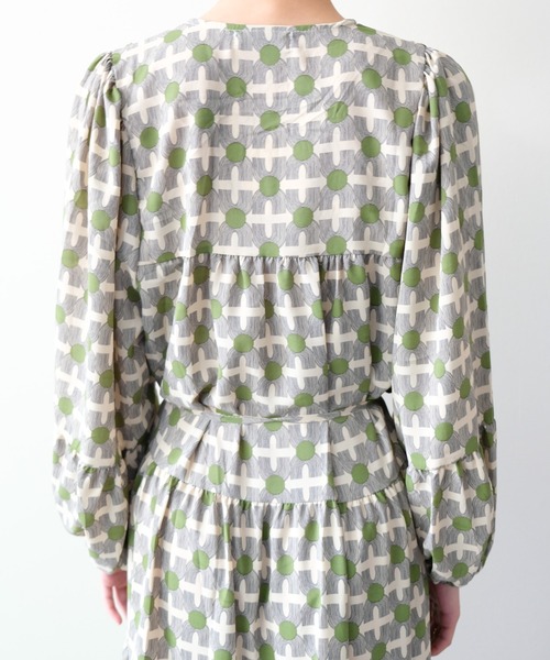 DOLLUPOOPS（ドールアップウップス）の「ジオメトリックプリントティアードワンピース（Tシャツ/カットソー・レディース・グリーン/ブラック・FREE）」の11枚目の写真