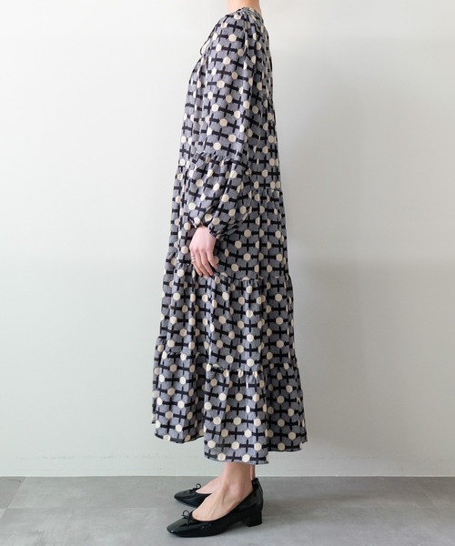 DOLLUPOOPS（ドールアップウップス）の「ジオメトリックプリントティアードワンピース（Tシャツ/カットソー・レディース・グリーン/ブラック・FREE）」の21枚目の写真