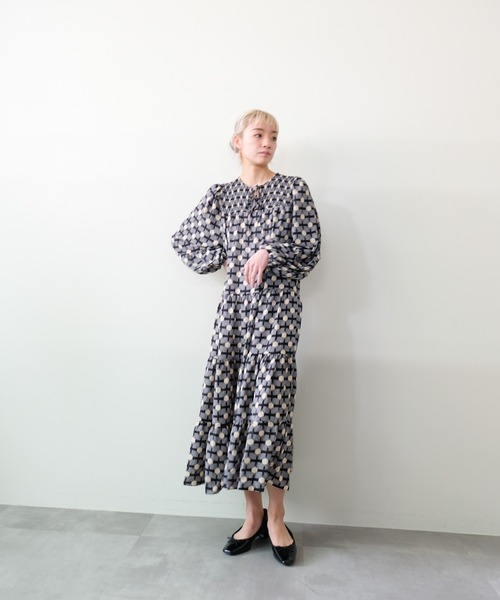 DOLLUPOOPS（ドールアップウップス）の「ジオメトリックプリントティアードワンピース（Tシャツ/カットソー・レディース・グリーン/ブラック・FREE）」の16枚目の写真