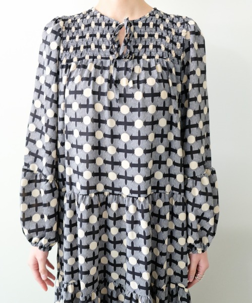 DOLLUPOOPS（ドールアップウップス）の「ジオメトリックプリントティアードワンピース（Tシャツ/カットソー・レディース・グリーン/ブラック・FREE）」の5枚目の写真