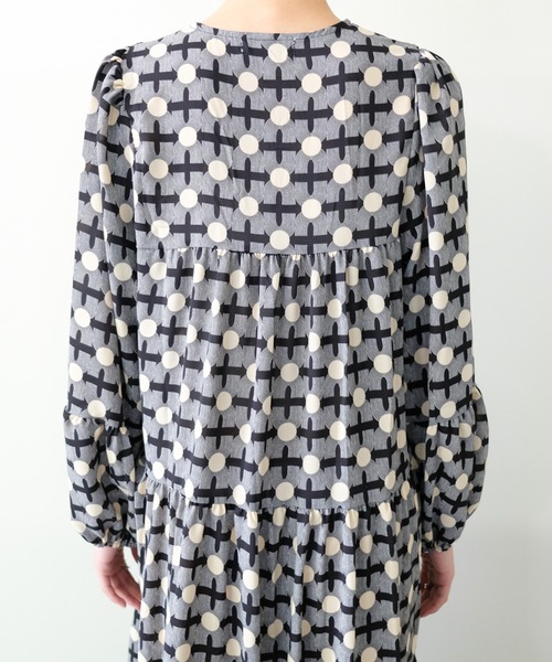 DOLLUPOOPS（ドールアップウップス）の「ジオメトリックプリントティアードワンピース（Tシャツ/カットソー・レディース・グリーン/ブラック・FREE）」の8枚目の写真