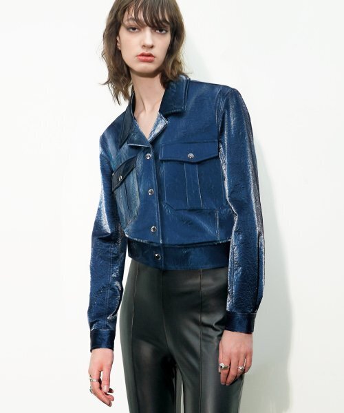 UNTAGE（アンテージ）の「フラップポケット フェイクレザー クロップジャケット[ブルー(WOMAN)]_UTS-FS94（ライダースジャケット・レディース・その他・FREE）」の2枚目の写真