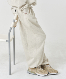 PAPERBOY（ペーパーボーイ）の「バルーンワイドカーブジョガーパンツ-オートミール（スウェットパンツ）」