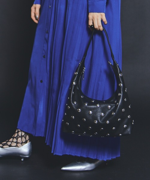 manana suerte（マニャーナスエルテ）の「スタッズショルダーバッグ（ショルダーバッグ・レディース・ブラック・FREE）」の6枚目の写真