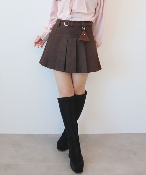 CECIL McBEE（セシルマクビー）の「チャームベルト付きプリーツスカパン（スカート・レディース・ダークベージュ/ブラウン/ブラック・MEDIUM）」の3枚目の写真