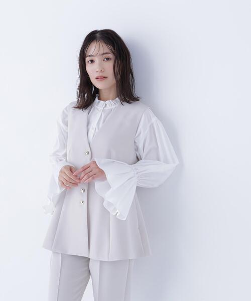 NATURAL BEAUTY BASIC(ナチュラルビューティーベーシック)の「◇フロントボタンペプラムジレ SETUP(その他アウター・レディース・ブルー/ネイビー/ベージュ・MEDIUM/SMALL)」の2枚目の写真