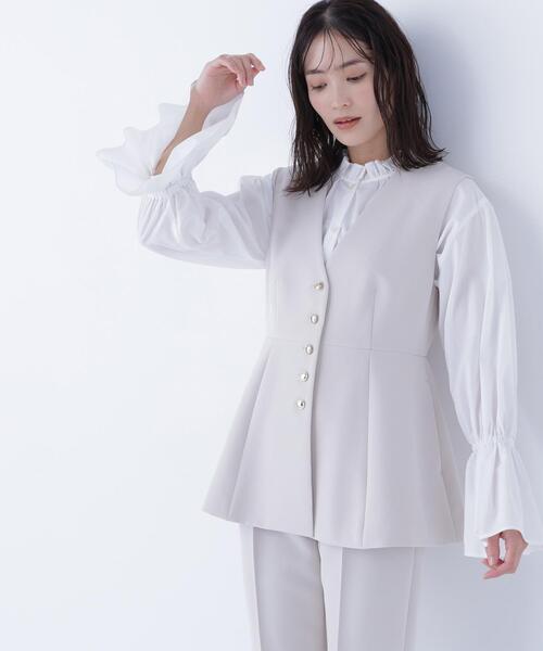 NATURAL BEAUTY BASIC(ナチュラルビューティーベーシック)の「◇フロントボタンペプラムジレ SETUP(その他アウター・レディース・ブルー/ネイビー/ベージュ・MEDIUM/SMALL)」の6枚目の写真