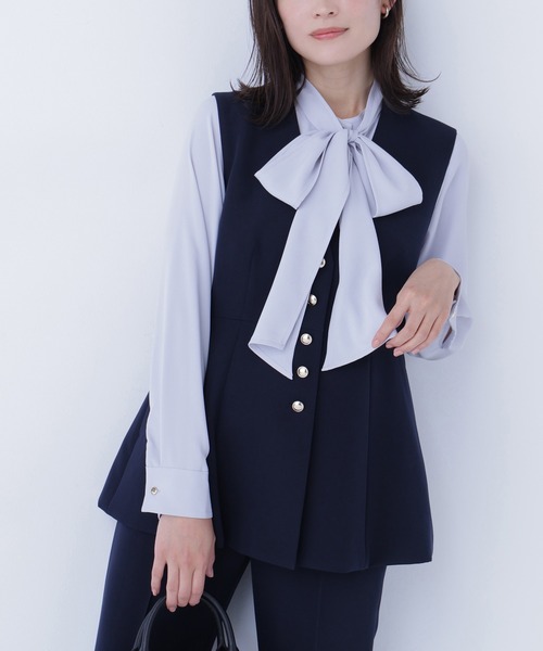 NATURAL BEAUTY BASIC(ナチュラルビューティーベーシック)の「◇フロントボタンペプラムジレ SETUP(その他アウター・レディース・ブルー/ネイビー/ベージュ・MEDIUM/SMALL)」の3枚目の写真