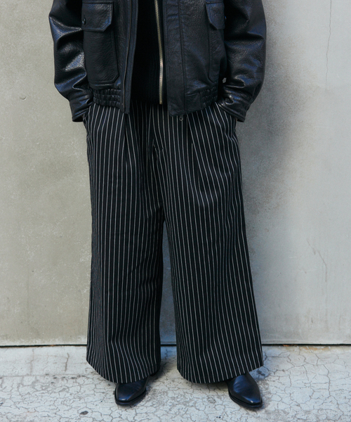 JOURNAL STANDARD（ジャーナルスタンダード）の「ピン ストライプ バギー ツイル パンツ（スラックス・メンズ・ブラック/ネイビー・LARGE/MEDIUM）」の4枚目の写真