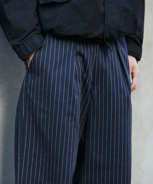 JOURNAL STANDARD（ジャーナルスタンダード）の「ピン ストライプ バギー ツイル パンツ（スラックス・メンズ・ブラック/ネイビー・LARGE/MEDIUM）」の15枚目の写真