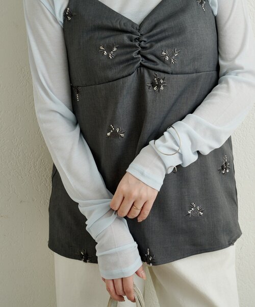 Omekashi（オメカシ）の「ビジューキャミソール（キャミソール・レディース・グレー/オフホワイト/ネイビー・FREE）」の13枚目の写真