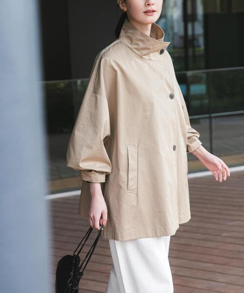 URBAN RESEARCH（アーバンリサーチ）の「スタンドカラーミドル丈トレンチコート（トレンチコート・レディース・ベージュ/ネイビー・36/38）」の3枚目の写真