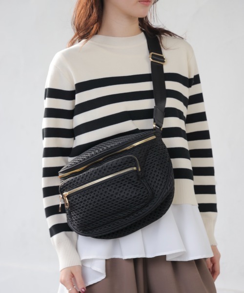 Bou Jeloud（ブージュルード）の「ドットメッシュボディバッグ（ボディバッグ/ウエストポーチ・レディース・ブラック・ONESIZE）」の6枚目の写真