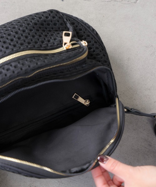 Bou Jeloud（ブージュルード）の「ドットメッシュボディバッグ（ボディバッグ/ウエストポーチ・レディース・ブラック・ONESIZE）」の13枚目の写真