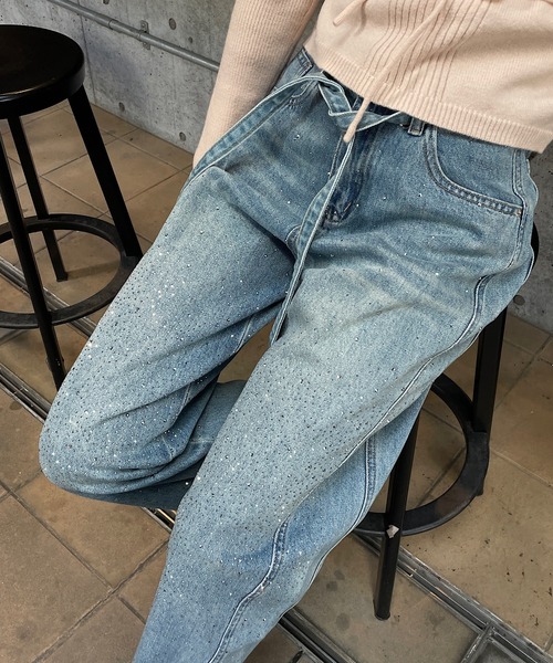 ROGER AND RAW（ロジャーアンドロウ）の「[ベルト付］ラインストーンデニムワイドパンツ（デニムパンツ・レディース・ブルー/ブラック・MEDIUM/SMALL）」の2枚目の写真