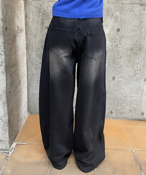 ROGER AND RAW（ロジャーアンドロウ）の「[ベルト付］ラインストーンデニムワイドパンツ（デニムパンツ・レディース・ブルー/ブラック・MEDIUM/SMALL）」の6枚目の写真