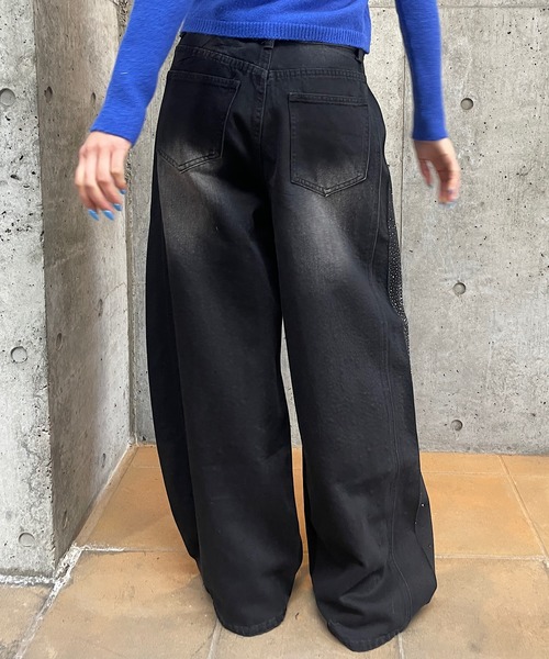 ROGER AND RAW（ロジャーアンドロウ）の「[ベルト付］ラインストーンデニムワイドパンツ（デニムパンツ・レディース・ブルー/ブラック・MEDIUM/SMALL）」の8枚目の写真