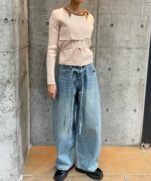 ROGER AND RAW（ロジャーアンドロウ）の「[ベルト付］ラインストーンデニムワイドパンツ（デニムパンツ・レディース・ブルー/ブラック・MEDIUM/SMALL）」の17枚目の写真