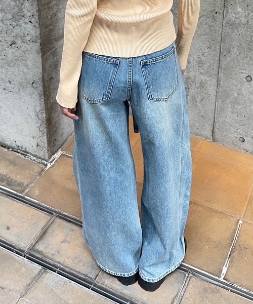 ROGER AND RAW（ロジャーアンドロウ）の「[ベルト付］ラインストーンデニムワイドパンツ（デニムパンツ・レディース・ブルー/ブラック・MEDIUM/SMALL）」の20枚目の写真