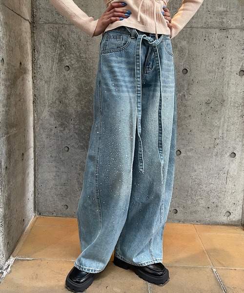 ROGER AND RAW（ロジャーアンドロウ）の「[ベルト付］ラインストーンデニムワイドパンツ（デニムパンツ・レディース・ブルー/ブラック・MEDIUM/SMALL）」の11枚目の写真