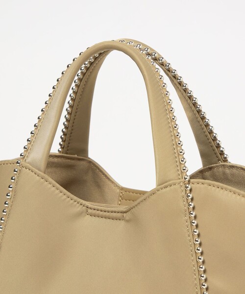 BEAUTY&YOUTH UNITED ARROWS（ビューティーアンドユースユナイテッドアローズ）の「ナイロン ボールチェーン ミドル 2WAY トートバッグ はっ水（トートバッグ・レディース・ブラック/ベージュ・FREE）」の6枚目の写真