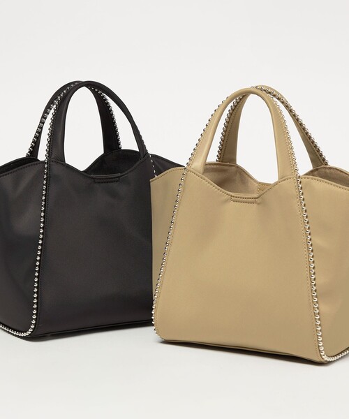 BEAUTY&YOUTH UNITED ARROWS（ビューティーアンドユースユナイテッドアローズ）の「ナイロン ボールチェーン ミドル 2WAY トートバッグ はっ水（トートバッグ・レディース・ブラック/ベージュ・FREE）」の3枚目の写真