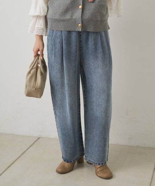 PUAL CE CIN(ピュアルセシン)の「ツータックデニムイージーパンツ(デニムパンツ・レディース・オフホワイト/ブルー/インディゴブルー・FREE)」の2枚目の写真