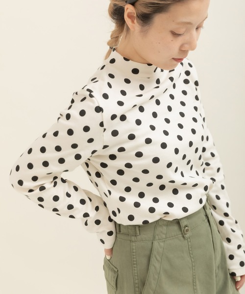 CHILD WOMAN（チャイルドウーマン）の「フライスドットプリント ハイネック長袖プルオーバー（Tシャツ/カットソー・レディース・ブラック/キナリ・FREE）」の5枚目の写真