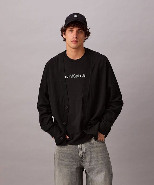 Calvin Klein（カルバン・クライン）の「【ユニセックス】Vネックリラックスコットンカーディガン（カーディガン/ボレロ・メンズ・ブラック/グレー・L/M/S/XL）」の2枚目の写真