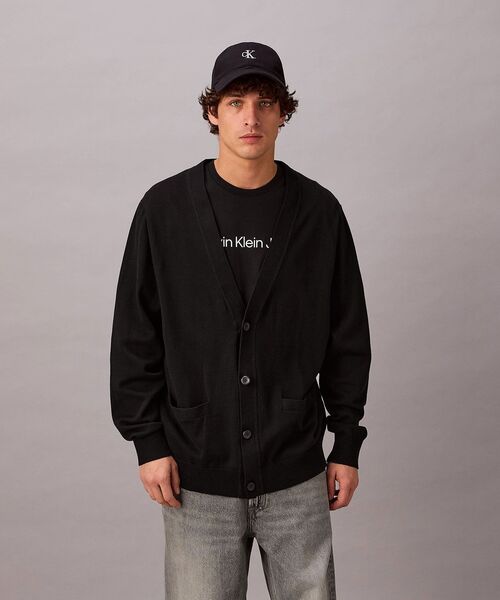 Calvin Klein（カルバン・クライン）の「【ユニセックス】Vネックリラックスコットンカーディガン（カーディガン/ボレロ・メンズ・ブラック/グレー・L/M/S/XL）」の6枚目の写真