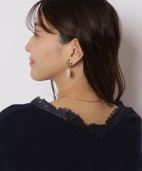 JUSGLITTY（ジャスグリッティー）の「前後２ＷＡＹレースゆるニット（ニット/セーター・レディース・ライトイエロー/ピンク/ネイビー/ホワイト・2）」の3枚目の写真