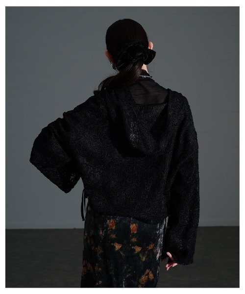 Sawa a la mode(サワアラモード)の「花柄モール刺繍レースショートフーディー(パーカー・レディース・アイボリー/ブラック/モカ・FREE)」の4枚目の写真