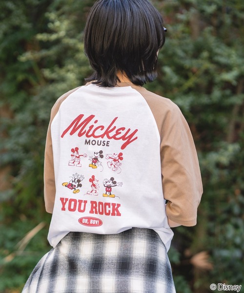 Disney（ディズニー）の「【DISNEY/ディズニー】【軽やかな着心地でお出掛けにぴったり！】ラグラン7分袖Tシャツ ミッキーマウス キャラクターグッズ 配色切り替え カレッジ風 ストリート スケーター 古着MIX（Tシャツ/カットソー・レディース・その他/その他3/その他2/その他1・MEDIUM/LARGE）」の2枚目の写真