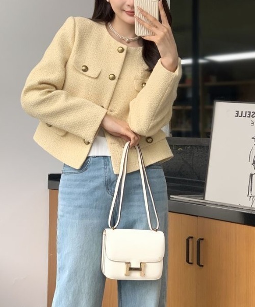 Sibra（シブラ）の「ゴールドボタンツイードノーカラージャケット（ノーカラージャケット・レディース・イエロー・M）」の2枚目の写真