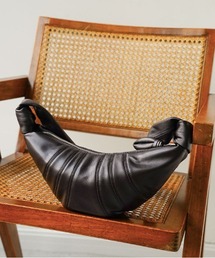 Vipoa（ヴィポア）の「Leather croissant shoulder bag（ショルダーバッグ）」