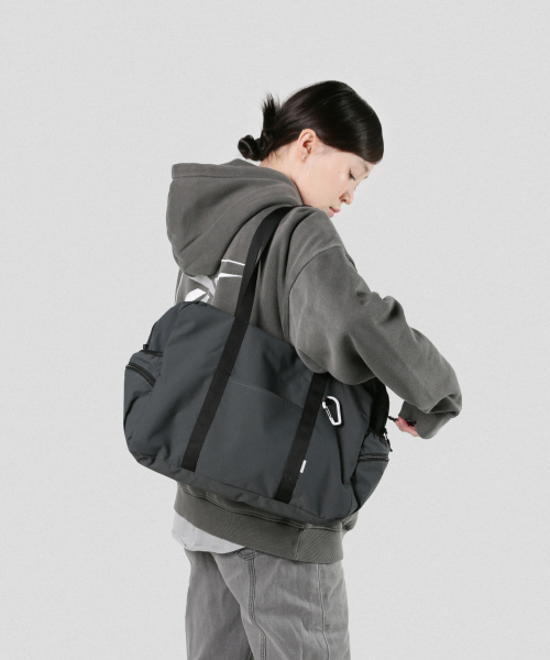 JENNER（ジェンナー）の「フロー軽量リサイクルナイロンショルダーバッグ[ダークシアン]（ショルダーバッグ・レディース・その他・FREE）」の5枚目の写真